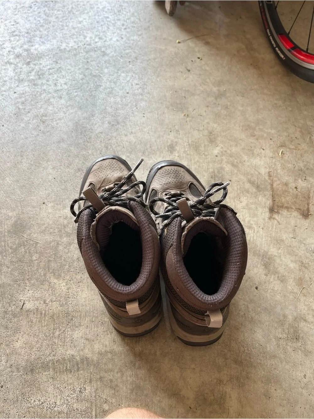 Vasque Gray and Tan Hiking Boots - Men's Lace-Up Trail Shoes